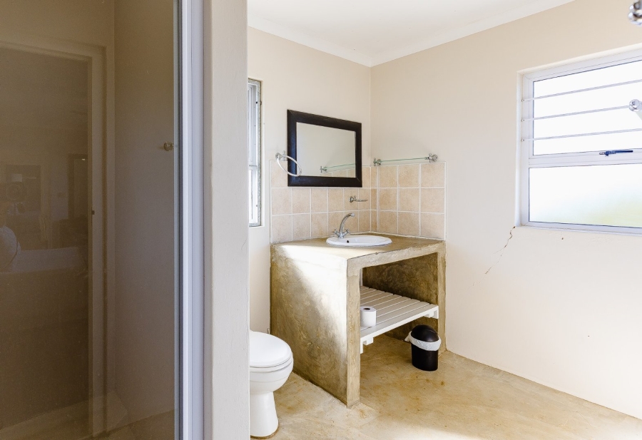 6 Bedroom Property for Sale in Umtentweni KwaZulu-Natal