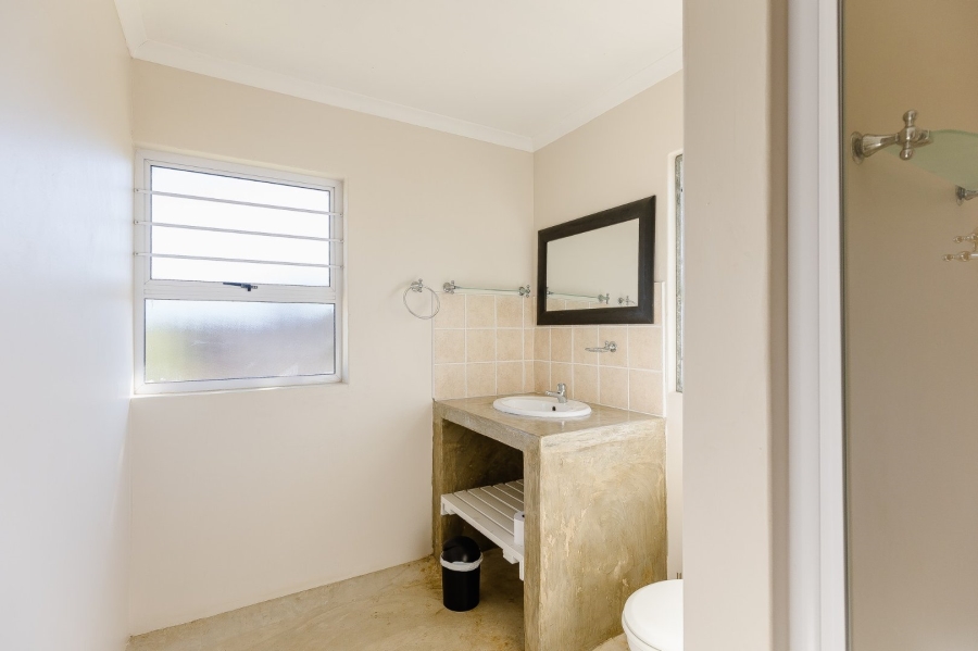 6 Bedroom Property for Sale in Umtentweni KwaZulu-Natal