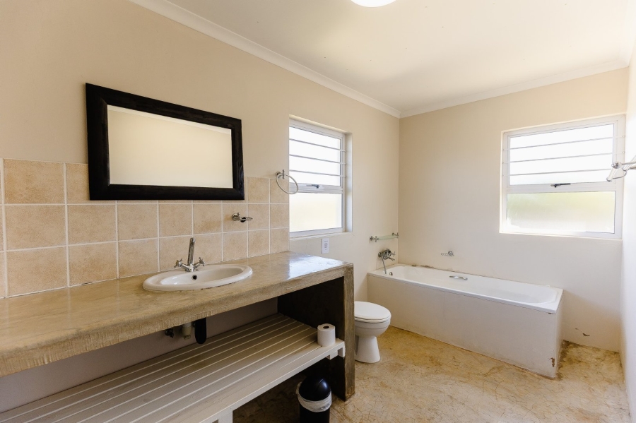 6 Bedroom Property for Sale in Umtentweni KwaZulu-Natal