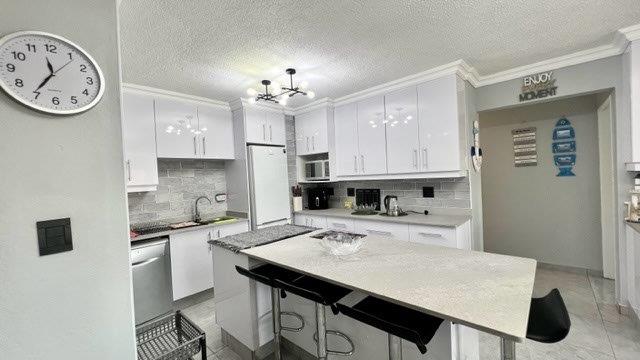 3 Bedroom Property for Sale in Uvongo KwaZulu-Natal
