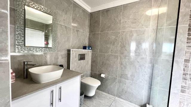 3 Bedroom Property for Sale in Uvongo KwaZulu-Natal