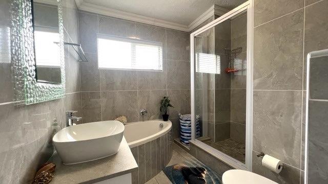 3 Bedroom Property for Sale in Uvongo KwaZulu-Natal