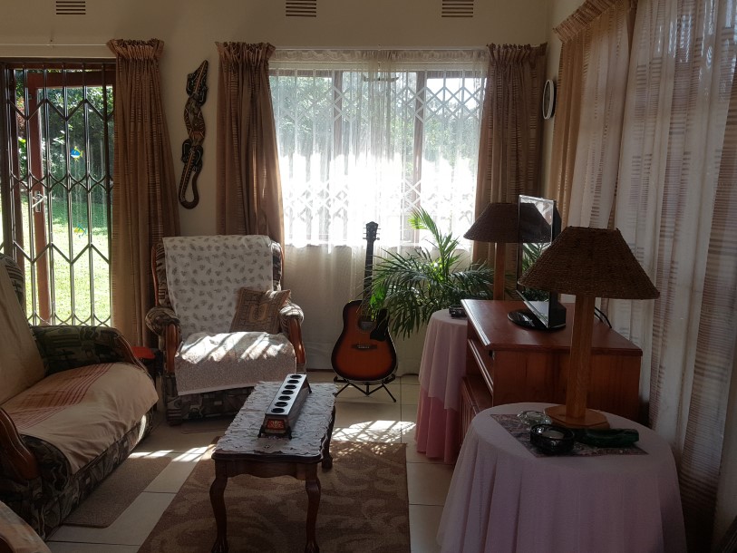 2 Bedroom Property for Sale in Uvongo KwaZulu-Natal