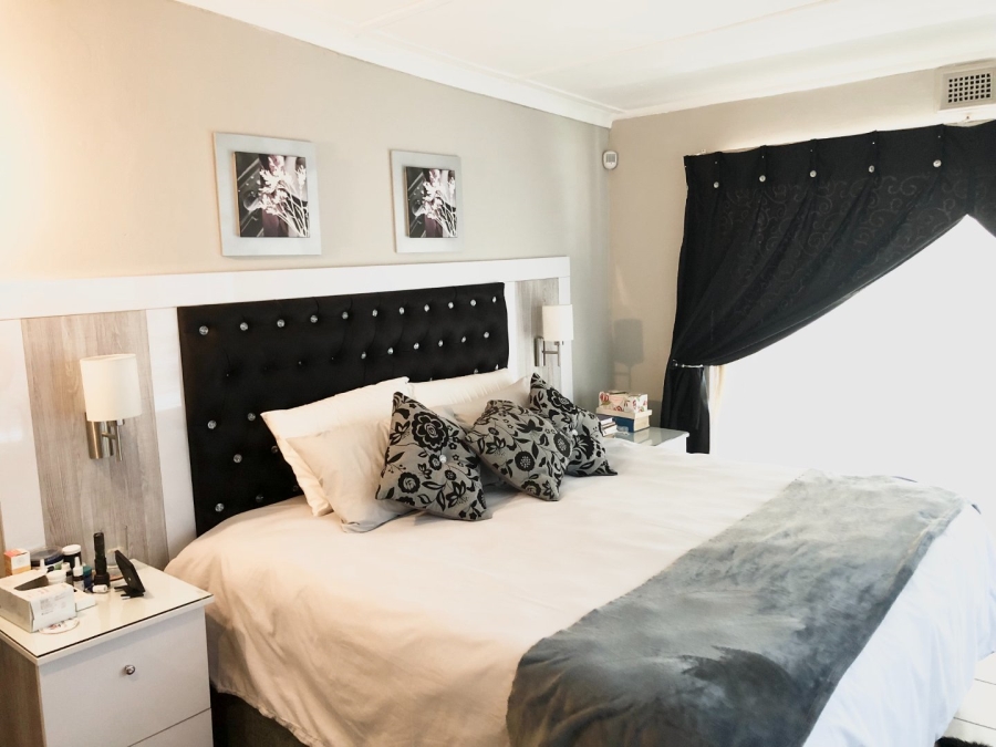 6 Bedroom Property for Sale in Sunwich Port KwaZulu-Natal