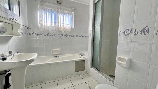 3 Bedroom Property for Sale in Uvongo KwaZulu-Natal