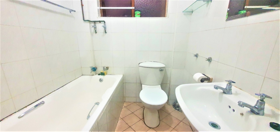 2 Bedroom Property for Sale in Umtentweni KwaZulu-Natal
