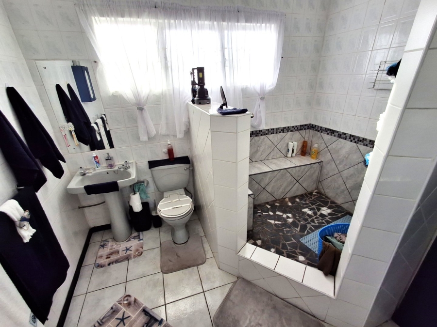 3 Bedroom Property for Sale in Port Edward KwaZulu-Natal