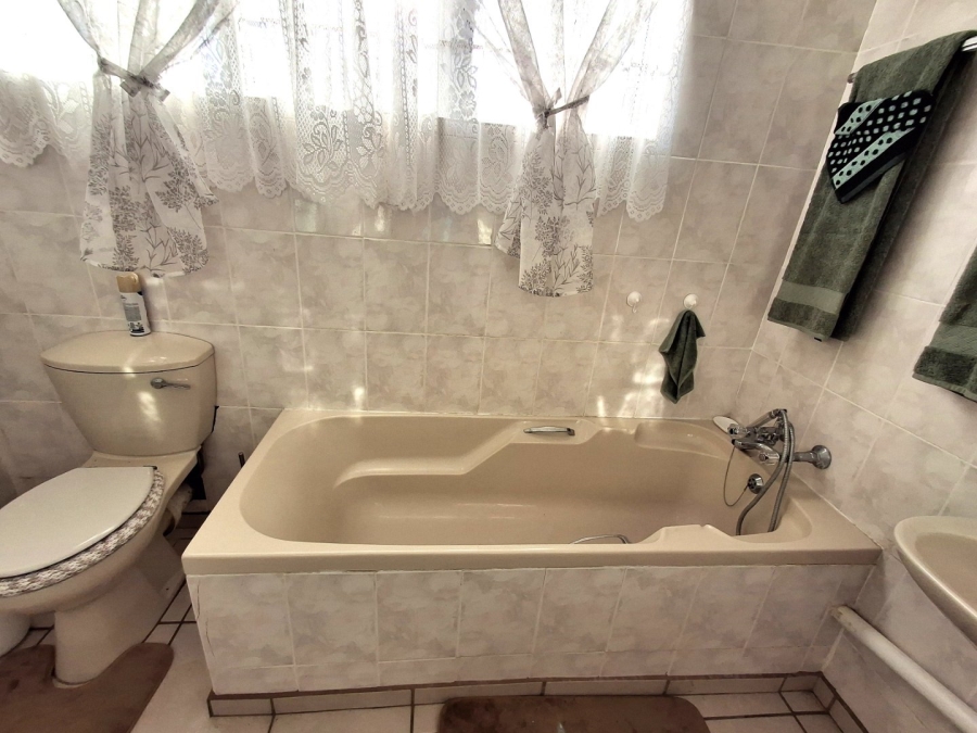 3 Bedroom Property for Sale in Port Edward KwaZulu-Natal