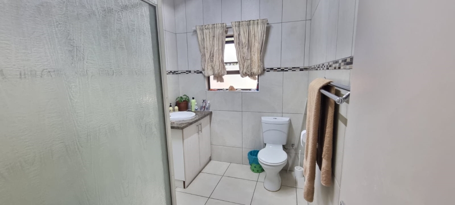 6 Bedroom Property for Sale in Margate KwaZulu-Natal