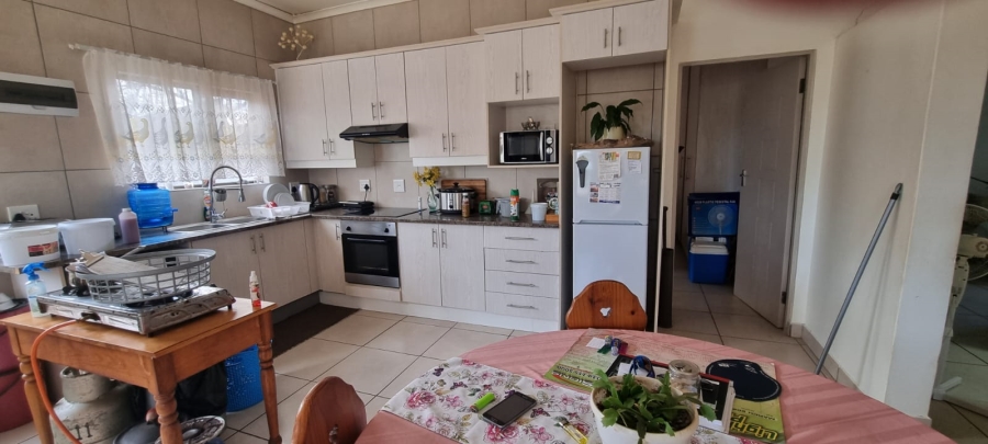6 Bedroom Property for Sale in Margate KwaZulu-Natal