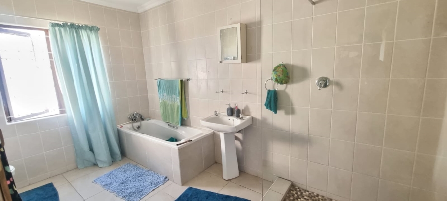 6 Bedroom Property for Sale in Margate KwaZulu-Natal