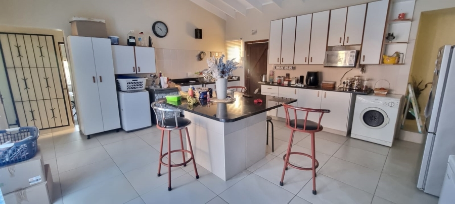 6 Bedroom Property for Sale in Margate KwaZulu-Natal