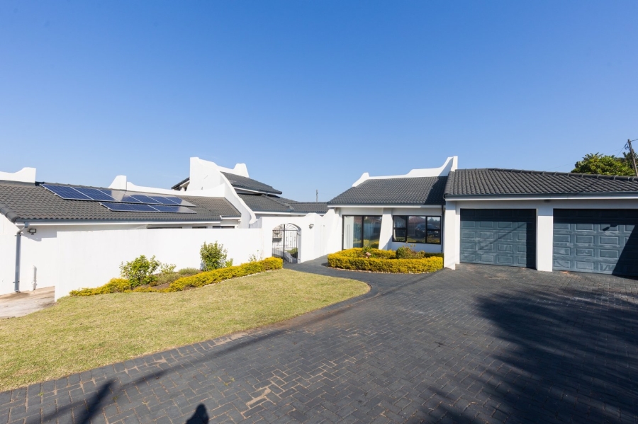 5 Bedroom Property for Sale in Uvongo KwaZulu-Natal