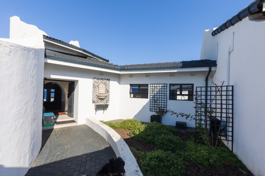 5 Bedroom Property for Sale in Uvongo KwaZulu-Natal