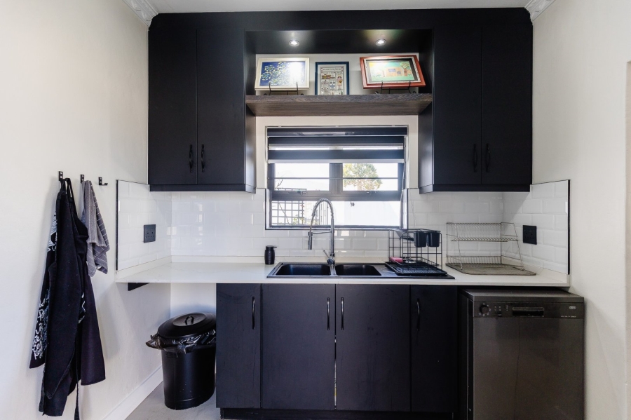 5 Bedroom Property for Sale in Uvongo KwaZulu-Natal