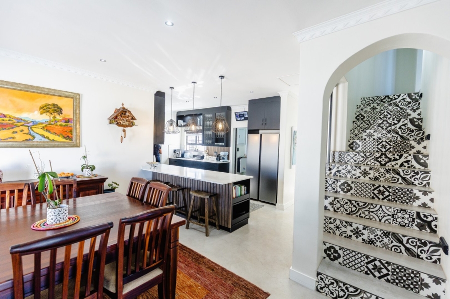 5 Bedroom Property for Sale in Uvongo KwaZulu-Natal
