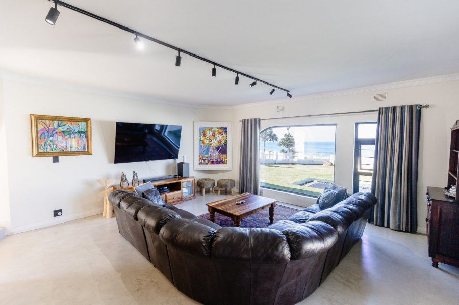 5 Bedroom Property for Sale in Uvongo KwaZulu-Natal