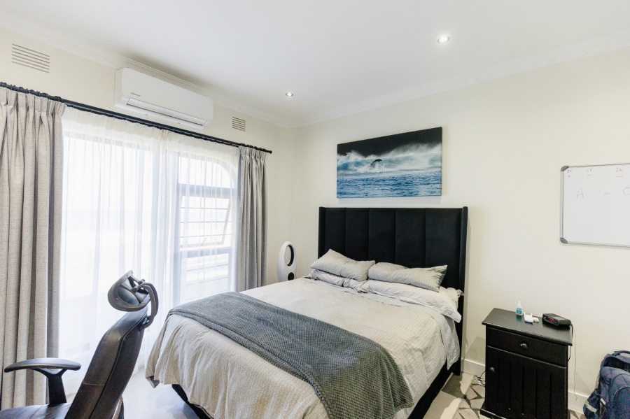 5 Bedroom Property for Sale in Uvongo KwaZulu-Natal