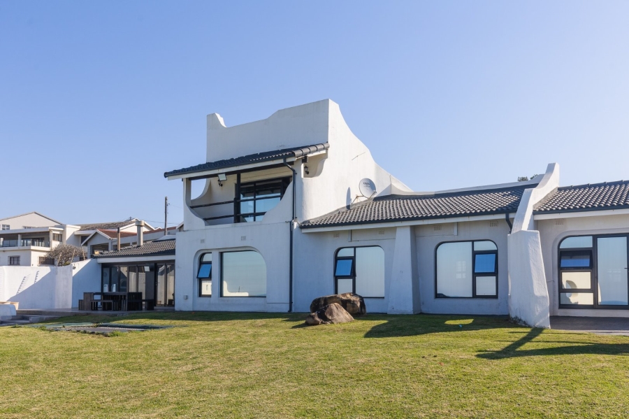 5 Bedroom Property for Sale in Uvongo KwaZulu-Natal