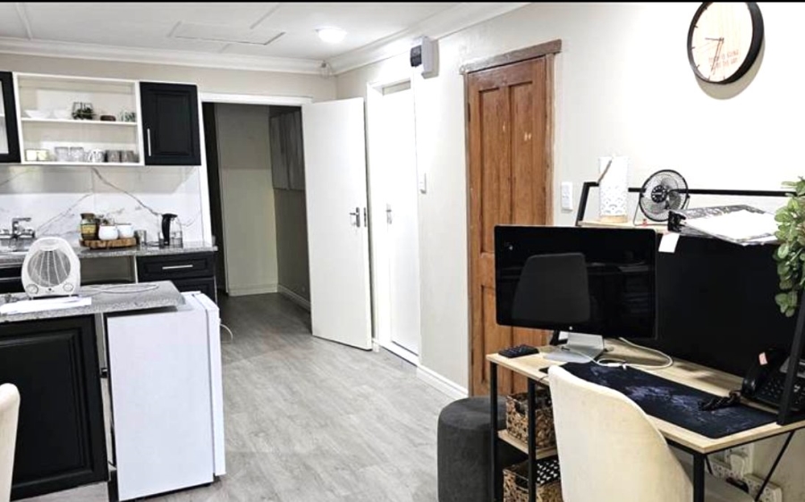 To Let commercial Property for Rent in Kloof KwaZulu-Natal