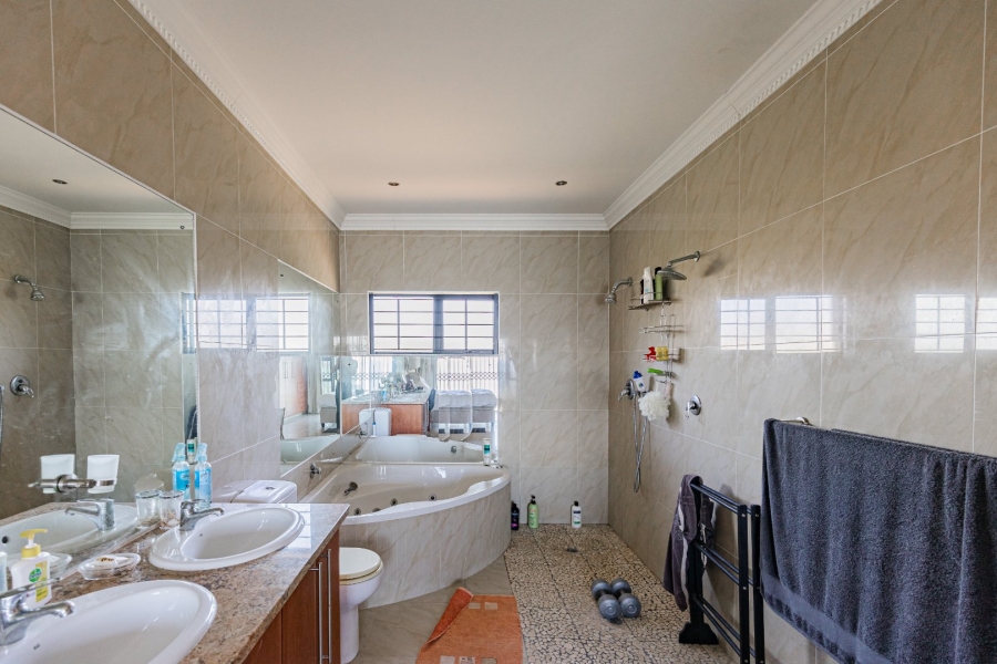 4 Bedroom Property for Sale in Sea Park KwaZulu-Natal
