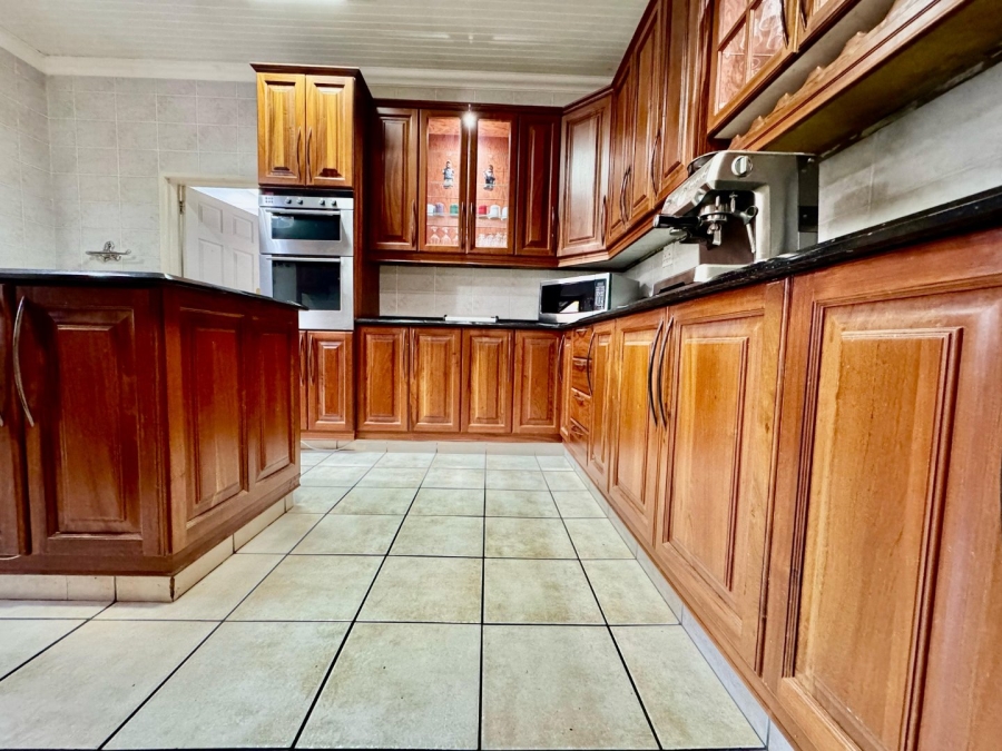 4 Bedroom Property for Sale in Huttenheights KwaZulu-Natal