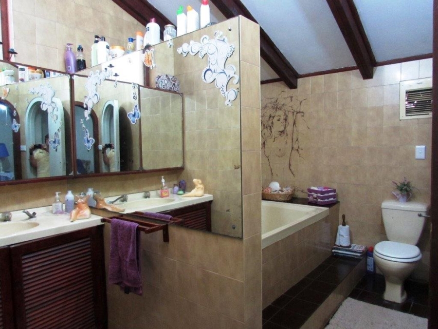 13 Bedroom Property for Sale in Umtentweni KwaZulu-Natal