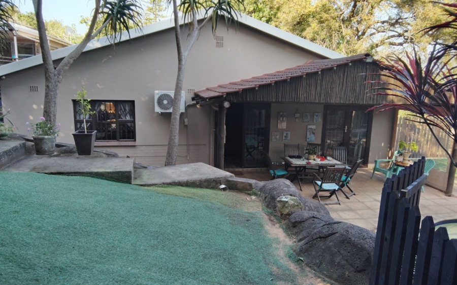 6 Bedroom Property for Sale in Amanzimtoti KwaZulu-Natal