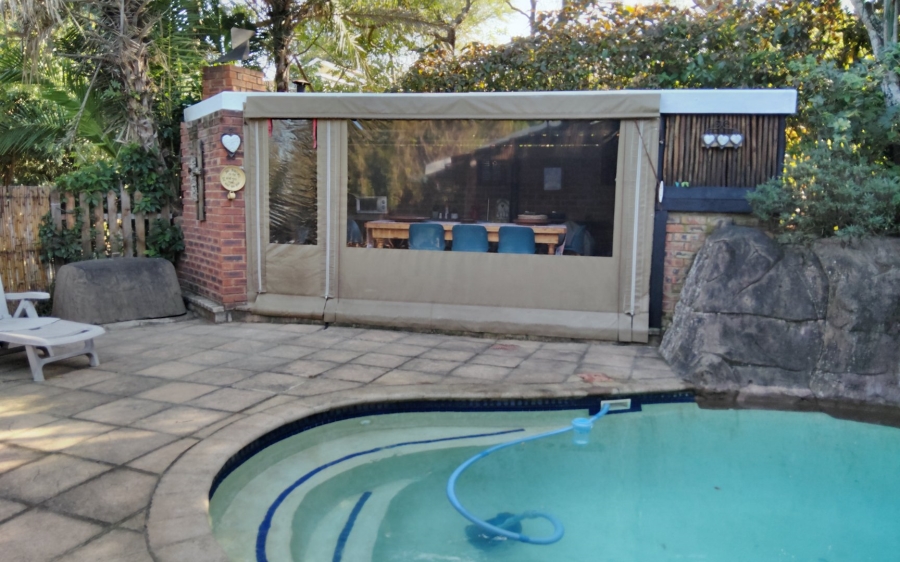 6 Bedroom Property for Sale in Amanzimtoti KwaZulu-Natal