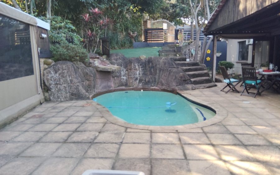 6 Bedroom Property for Sale in Amanzimtoti KwaZulu-Natal