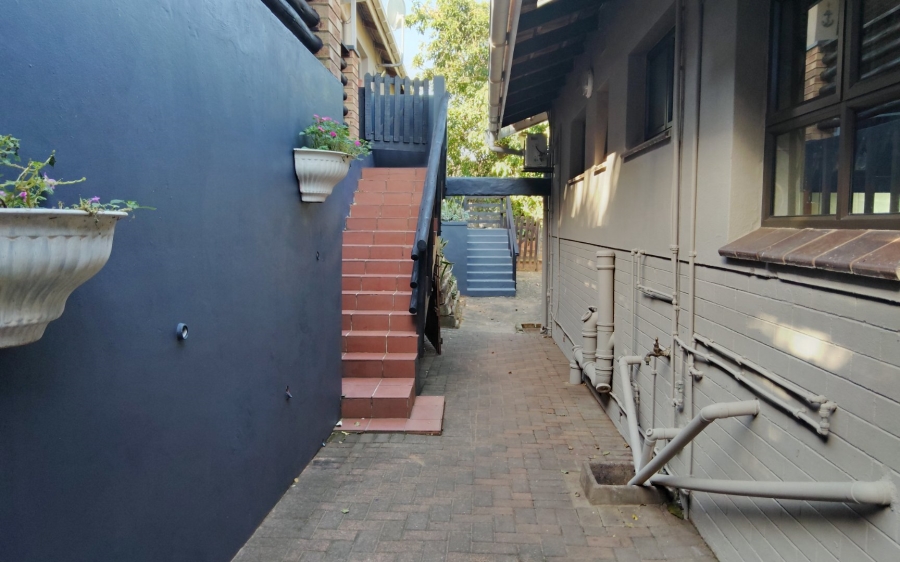 6 Bedroom Property for Sale in Amanzimtoti KwaZulu-Natal