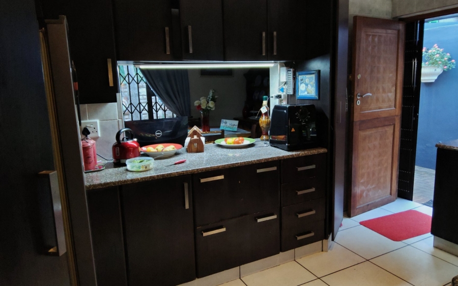 6 Bedroom Property for Sale in Amanzimtoti KwaZulu-Natal