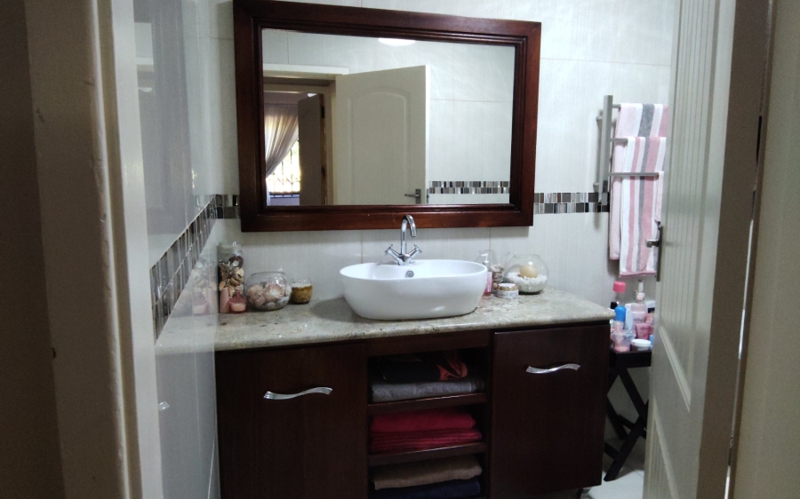 6 Bedroom Property for Sale in Amanzimtoti KwaZulu-Natal