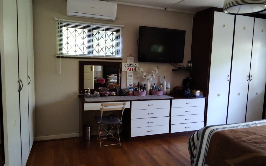 6 Bedroom Property for Sale in Amanzimtoti KwaZulu-Natal