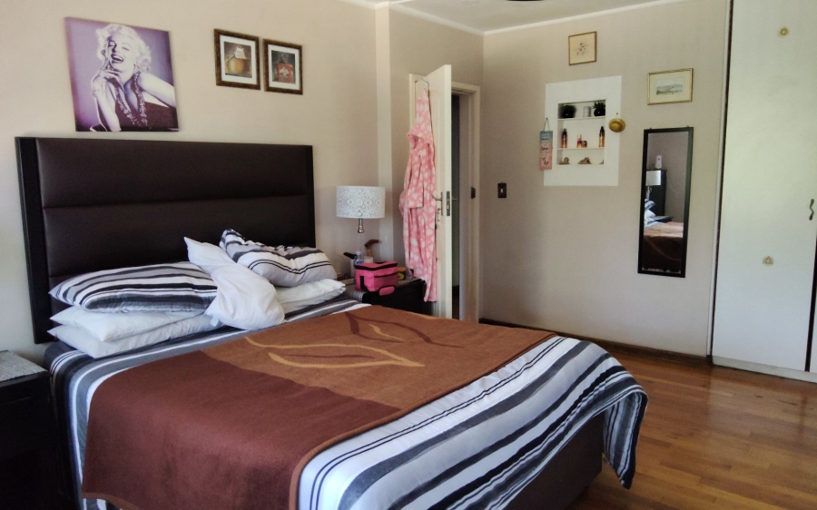 6 Bedroom Property for Sale in Amanzimtoti KwaZulu-Natal