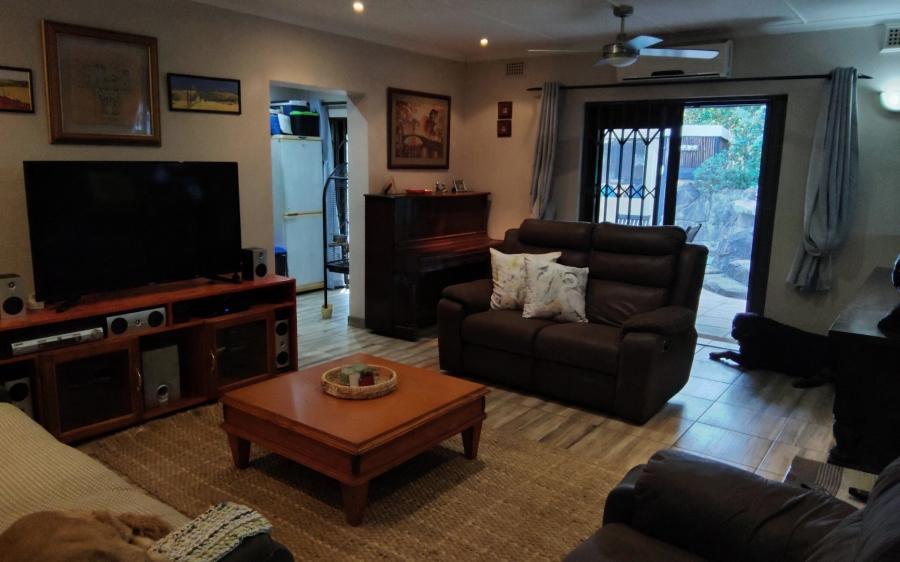 6 Bedroom Property for Sale in Amanzimtoti KwaZulu-Natal