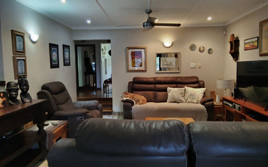 6 Bedroom Property for Sale in Amanzimtoti KwaZulu-Natal