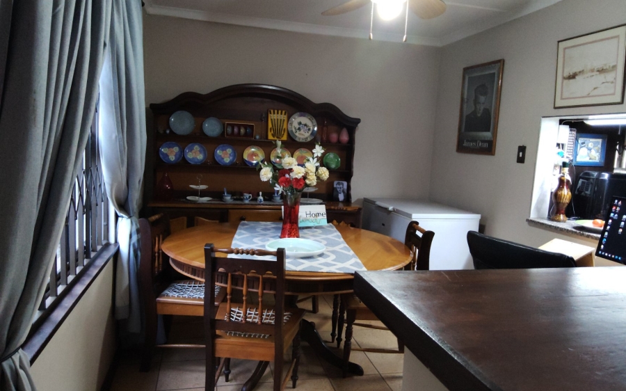 6 Bedroom Property for Sale in Amanzimtoti KwaZulu-Natal