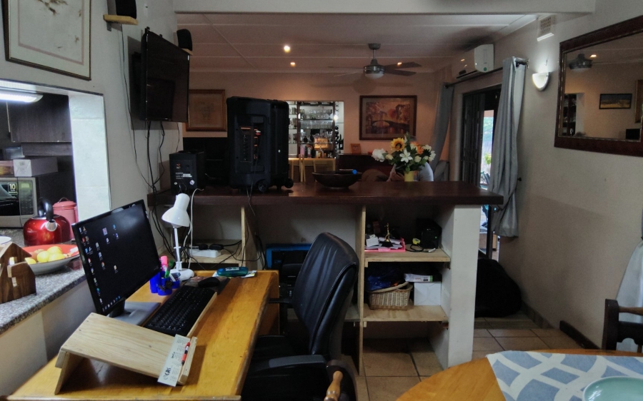 6 Bedroom Property for Sale in Amanzimtoti KwaZulu-Natal