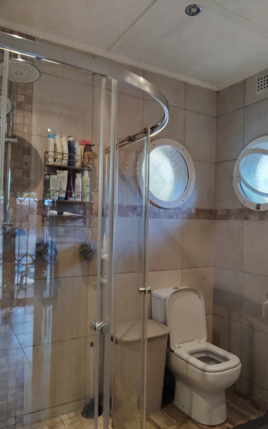 6 Bedroom Property for Sale in Amanzimtoti KwaZulu-Natal