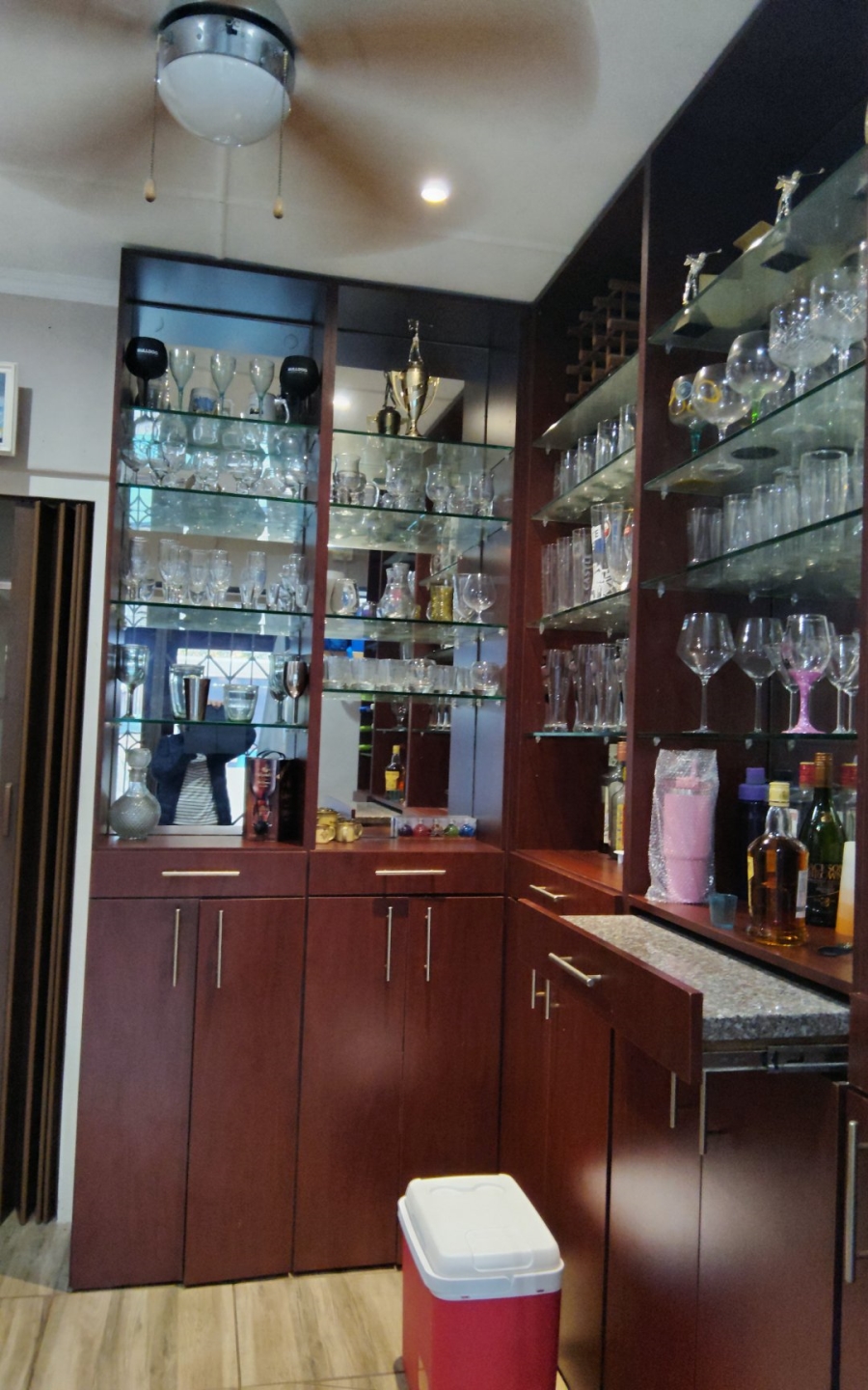6 Bedroom Property for Sale in Amanzimtoti KwaZulu-Natal