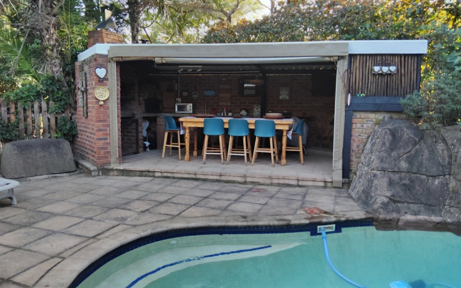 6 Bedroom Property for Sale in Amanzimtoti KwaZulu-Natal