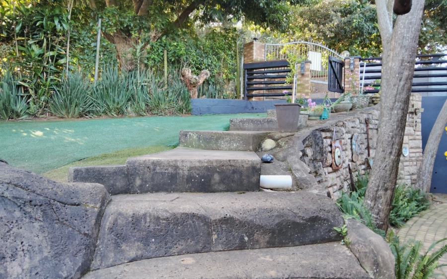 6 Bedroom Property for Sale in Amanzimtoti KwaZulu-Natal