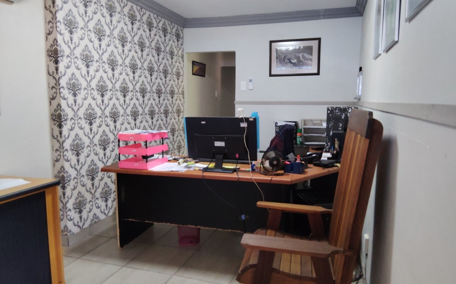 6 Bedroom Property for Sale in Amanzimtoti KwaZulu-Natal