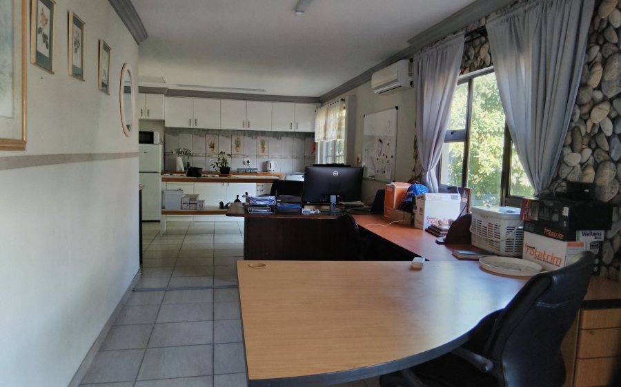 6 Bedroom Property for Sale in Amanzimtoti KwaZulu-Natal