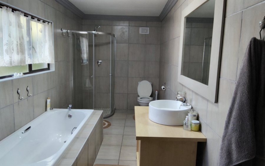 6 Bedroom Property for Sale in Amanzimtoti KwaZulu-Natal