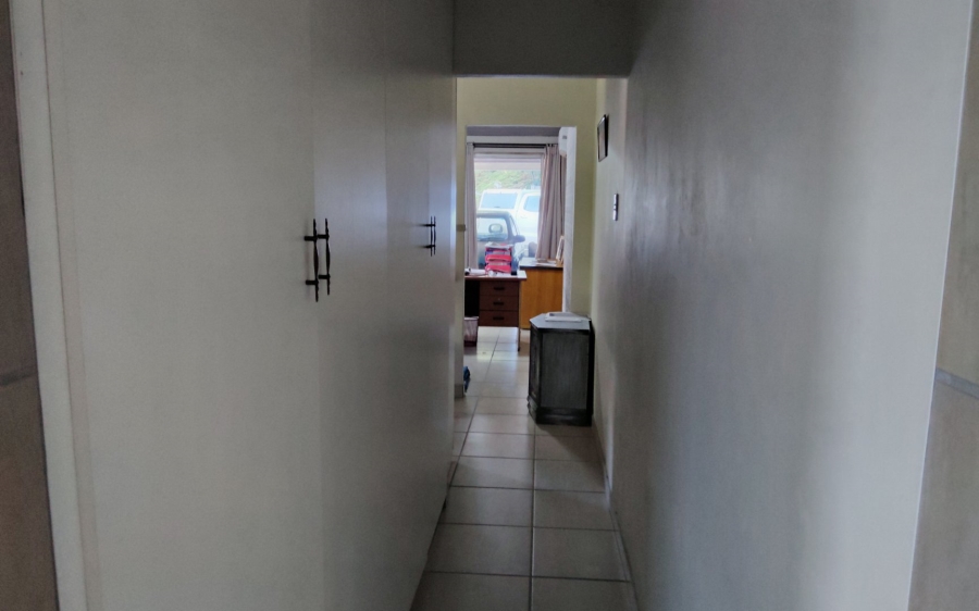 6 Bedroom Property for Sale in Amanzimtoti KwaZulu-Natal