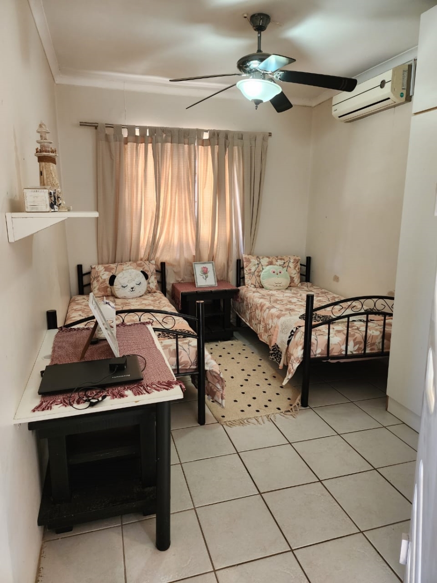 6 Bedroom Property for Sale in Amanzimtoti KwaZulu-Natal