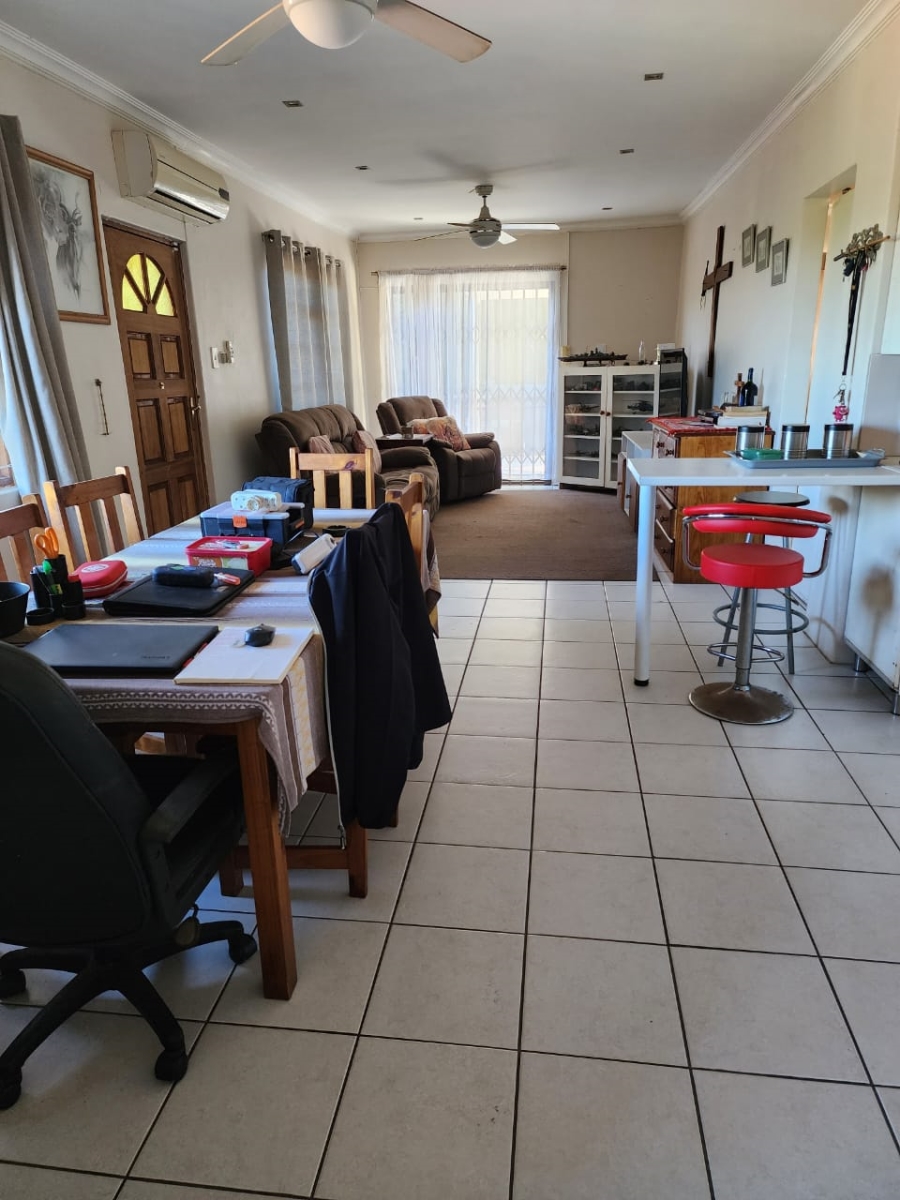6 Bedroom Property for Sale in Amanzimtoti KwaZulu-Natal