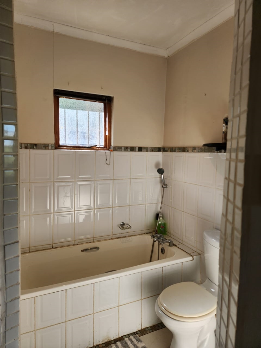 6 Bedroom Property for Sale in Amanzimtoti KwaZulu-Natal